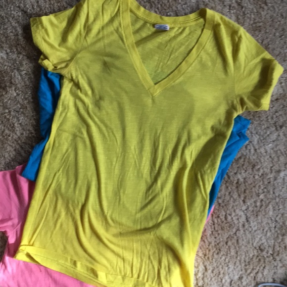 PINK V-Neck Tees - Picture 4 of 7